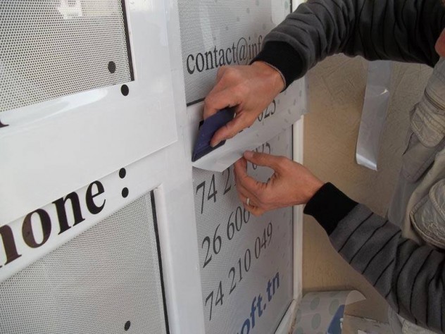 grafik-publicité-signalétique-enseigne-support-présentoir-Plexi-tôle-Adhésif-sticker-PVC-alucobond-découpe-75