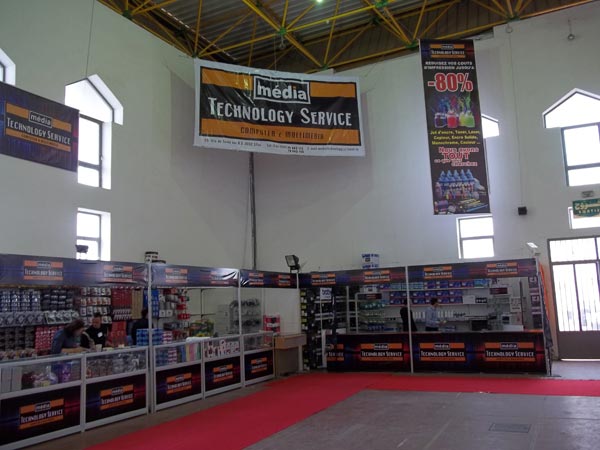 grafik-publicité-signalétique-enseigne-support-présentoir-Plexi-tôle-Adhésif-sticker-PVC-alucobond-découpe-76